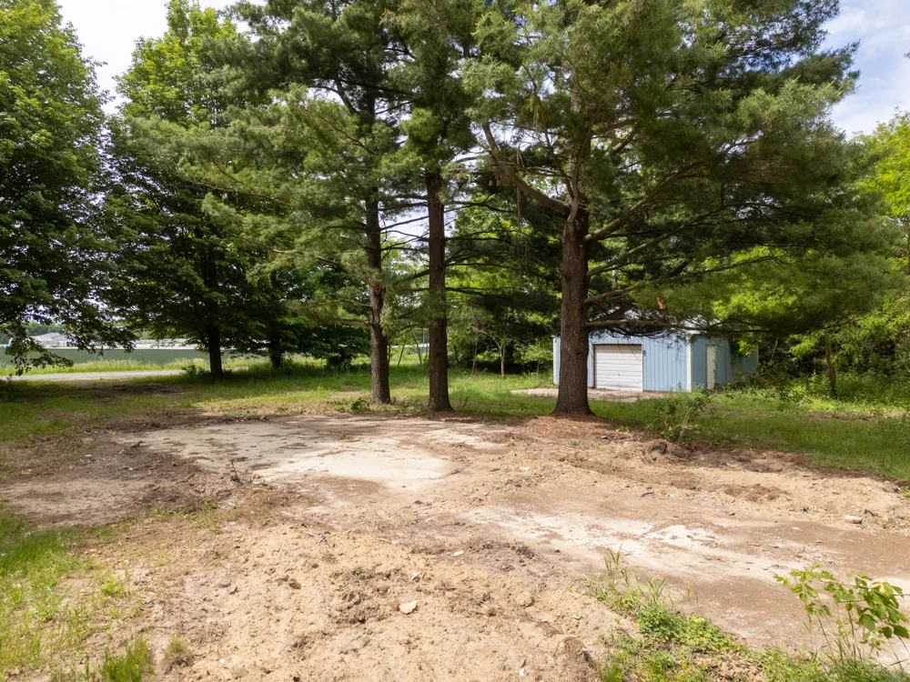 41756 24th Street Bloomingdale, MI 49026