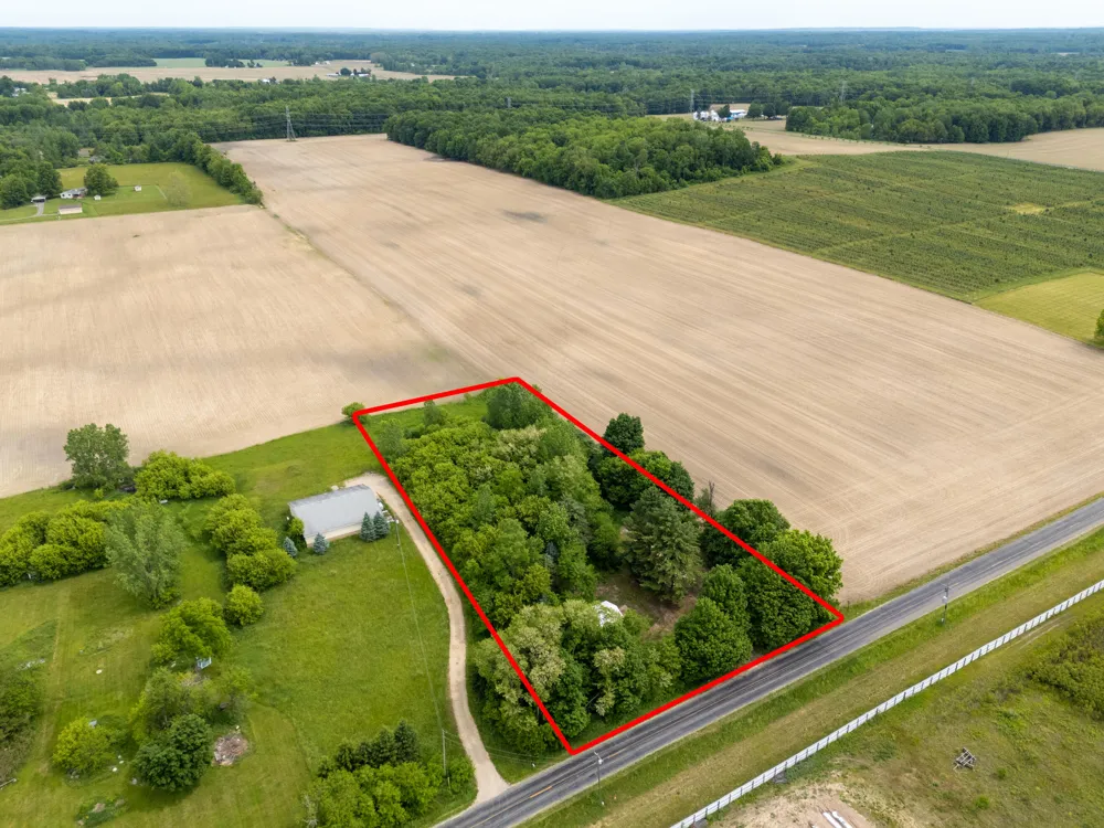 41756 24th Street Bloomingdale, MI 49026