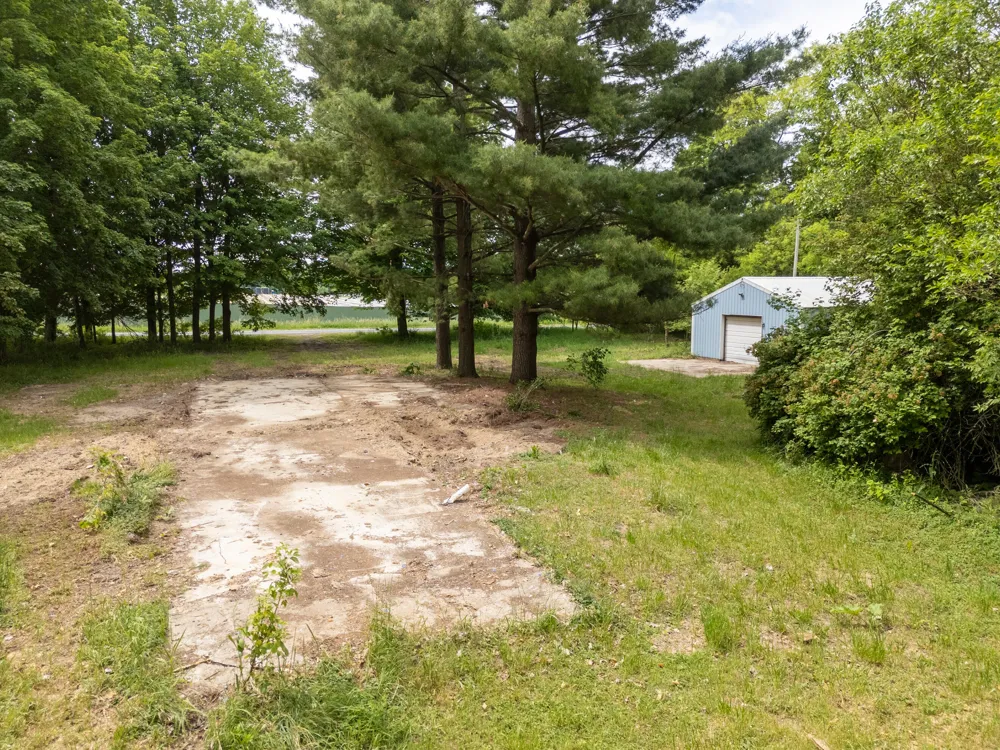41756 24th Street Bloomingdale, MI 49026