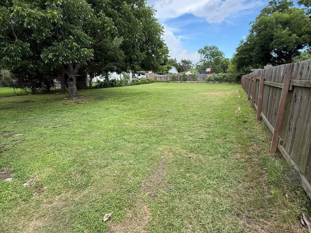 215 Mechanic Street Bellville, TX 77418