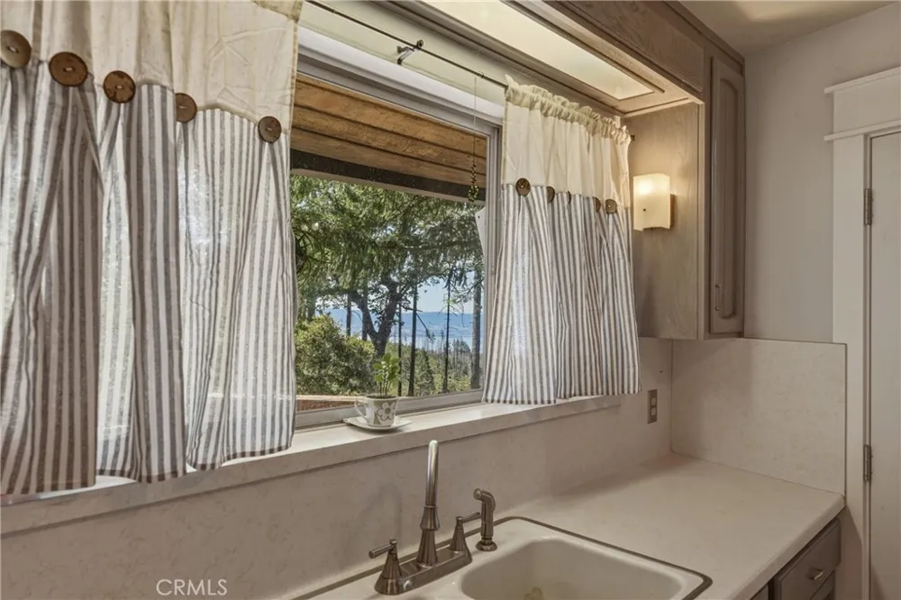 6135 15 N 12 Rd Lucerne, CA 95458