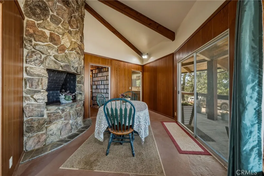 6135 15 N 12 Rd Lucerne, CA 95458