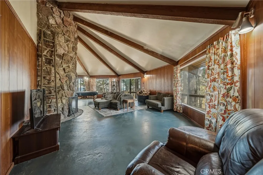 6135 15 N 12 Rd Lucerne, CA 95458