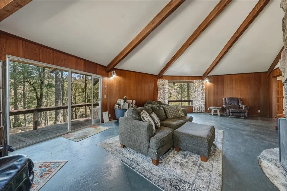 6135 15 N 12 Rd Lucerne, CA 95458