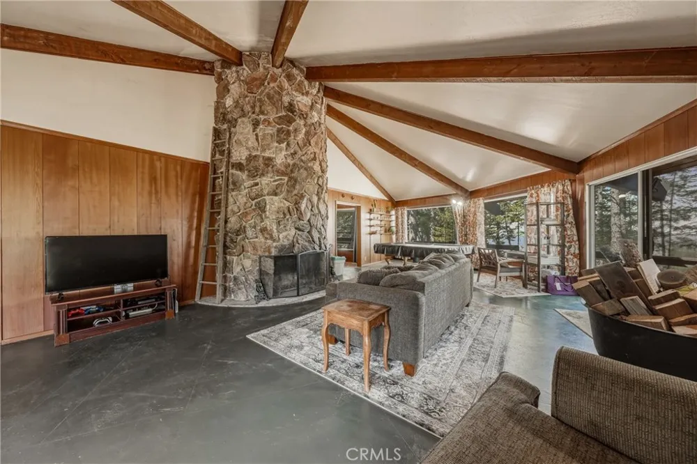 6135 15 N 12 Rd Lucerne, CA 95458