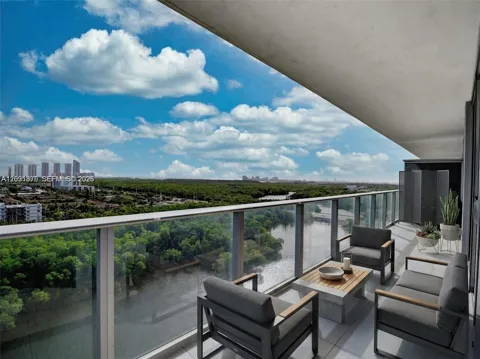16385 Biscayne Blvd #1615