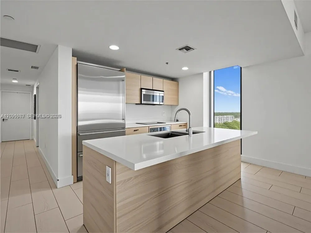 16385 Biscayne Blvd #1615 North Miami Beach, FL 33160