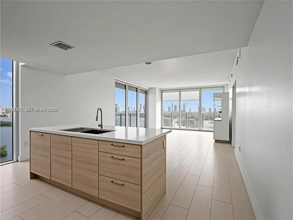 16385 Biscayne Blvd #1615 North Miami Beach, FL 33160