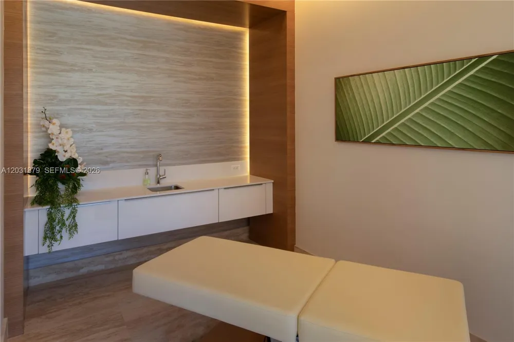 16385 Biscayne Blvd #1615 North Miami Beach, FL 33160