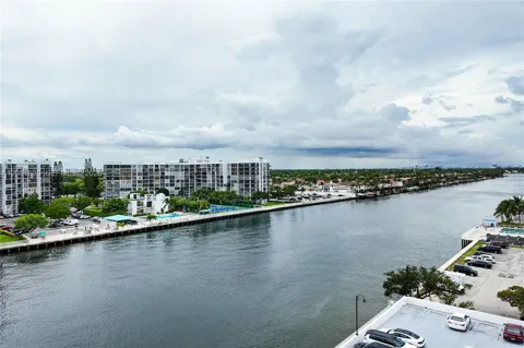 3000 S Ocean Dr #712