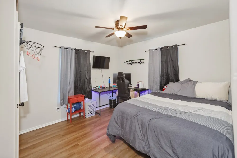 709 W Live Oak Street Alvord, TX 76225