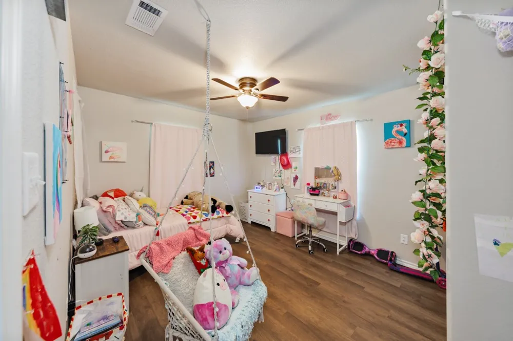 709 W Live Oak Street Alvord, TX 76225