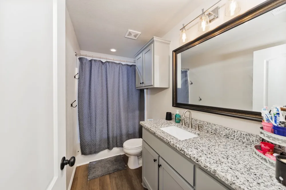 709 W Live Oak Street Alvord, TX 76225