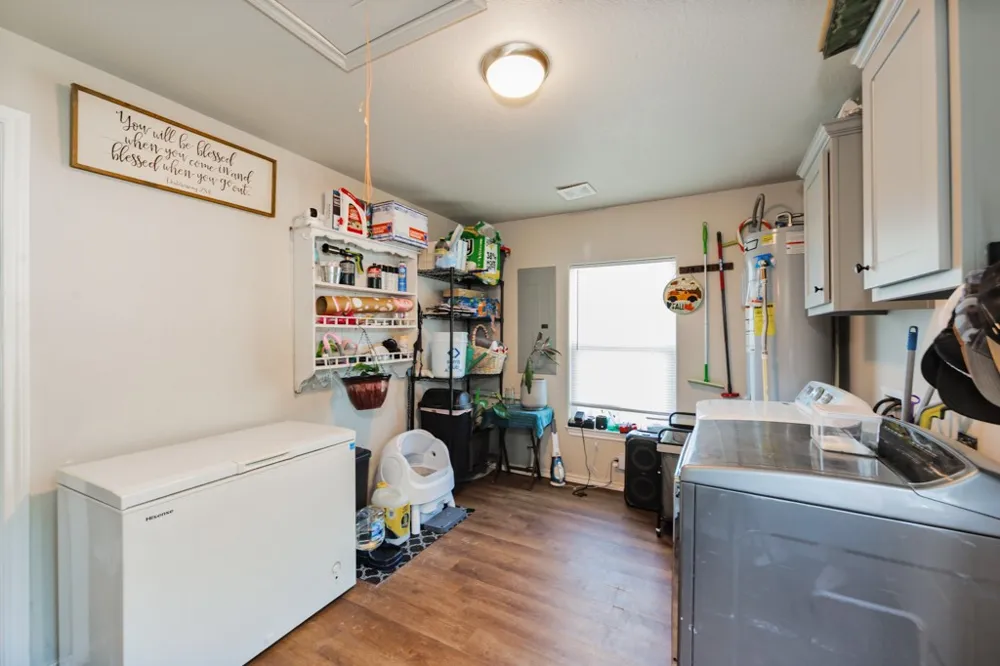709 W Live Oak Street Alvord, TX 76225