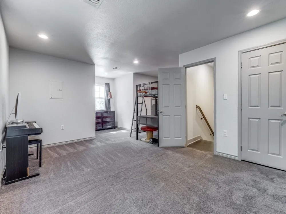 203 Pueblo Drive Lake Kiowa, TX 76240