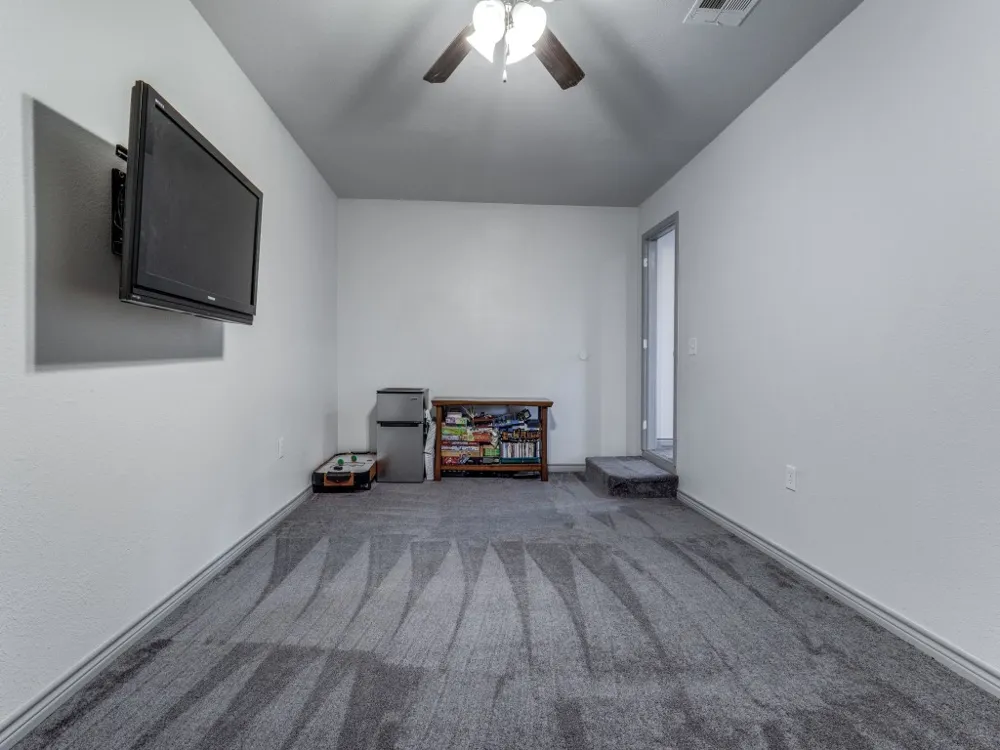 203 Pueblo Drive Lake Kiowa, TX 76240