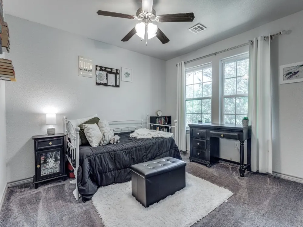 203 Pueblo Drive Lake Kiowa, TX 76240