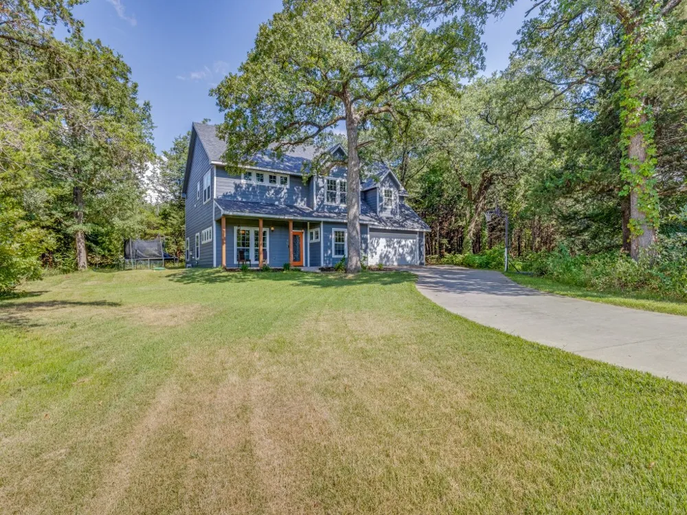 203 Pueblo Drive Lake Kiowa, TX 76240