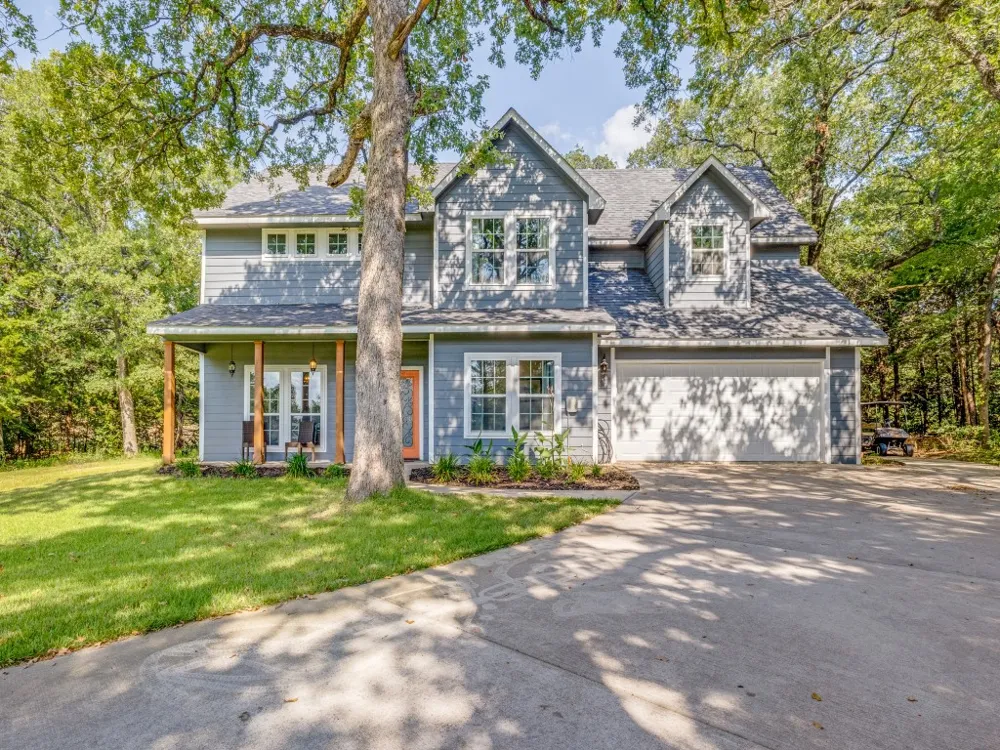 203 Pueblo Drive Lake Kiowa, TX 76240
