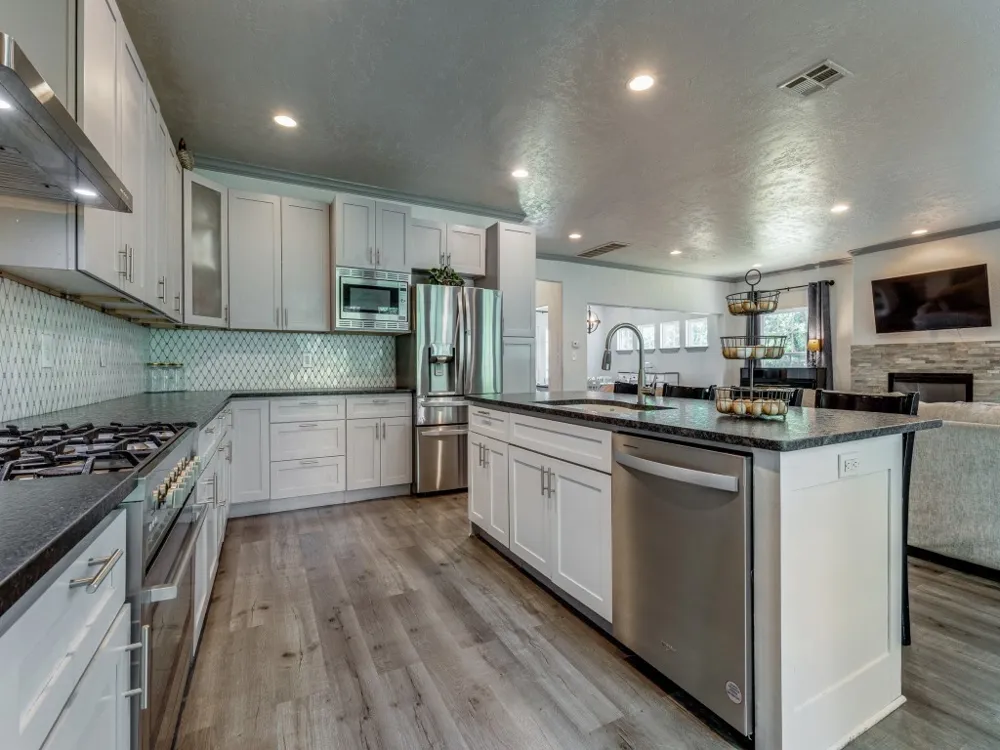 203 Pueblo Drive Lake Kiowa, TX 76240