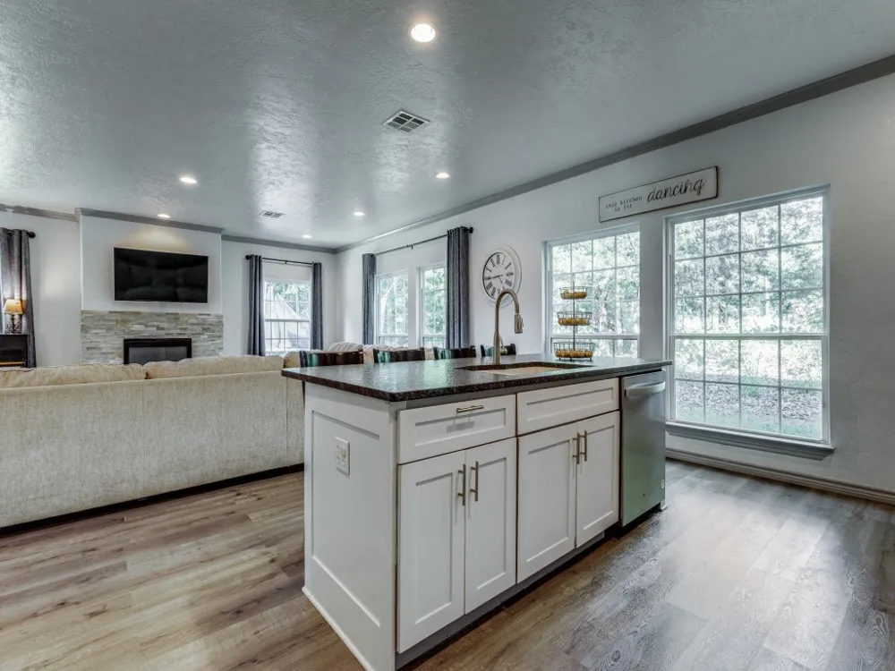 203 Pueblo Drive Lake Kiowa, TX 76240