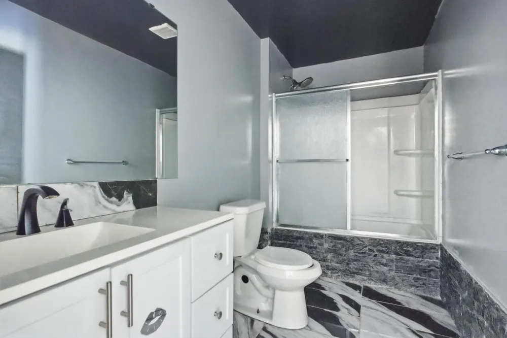 32200 Ecorse Road Romulus, MI 48174