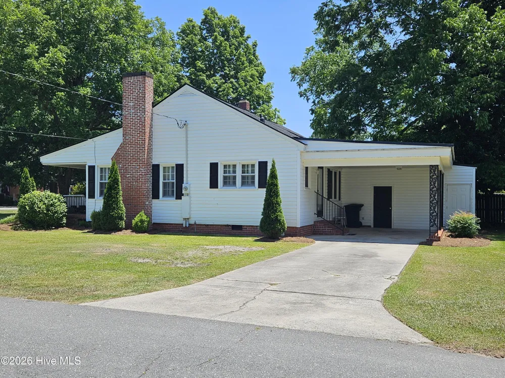 207 Stewart Avenue Clinton, NC 28328