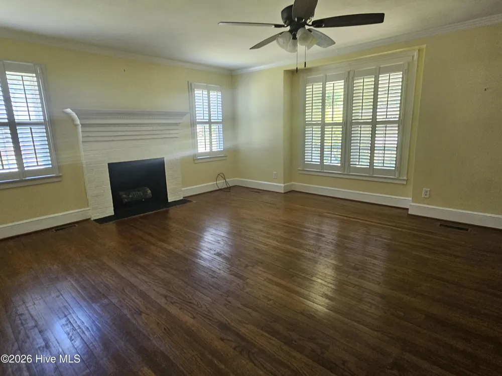 207 Stewart Avenue Clinton, NC 28328
