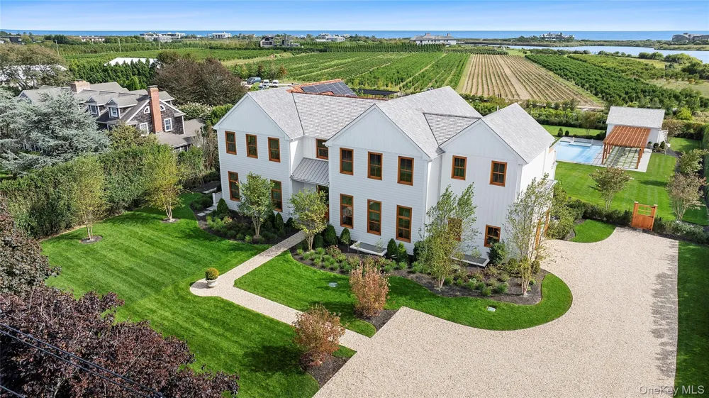 522 Wickapogue Road Southampton, NY 11968