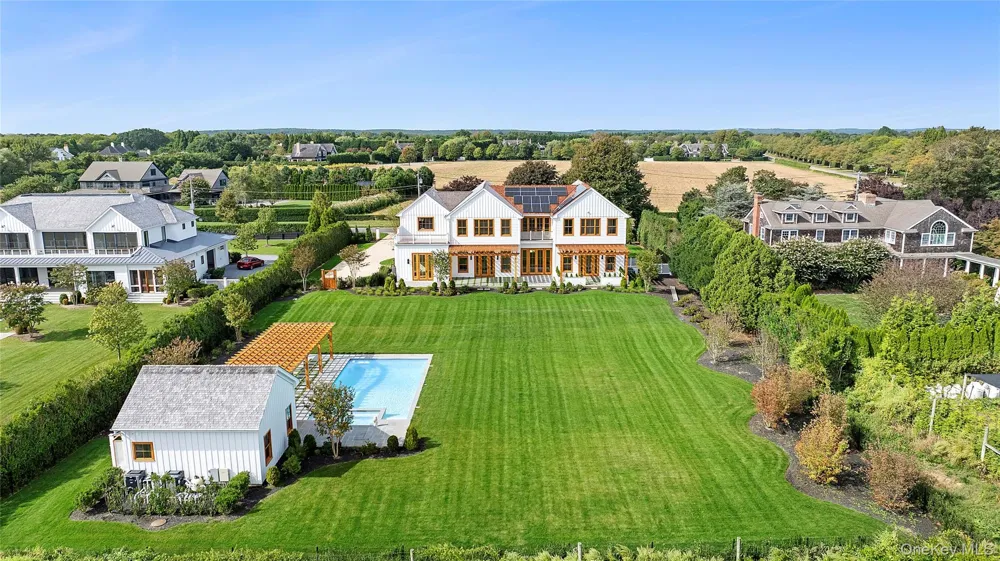 522 Wickapogue Road Southampton, NY 11968