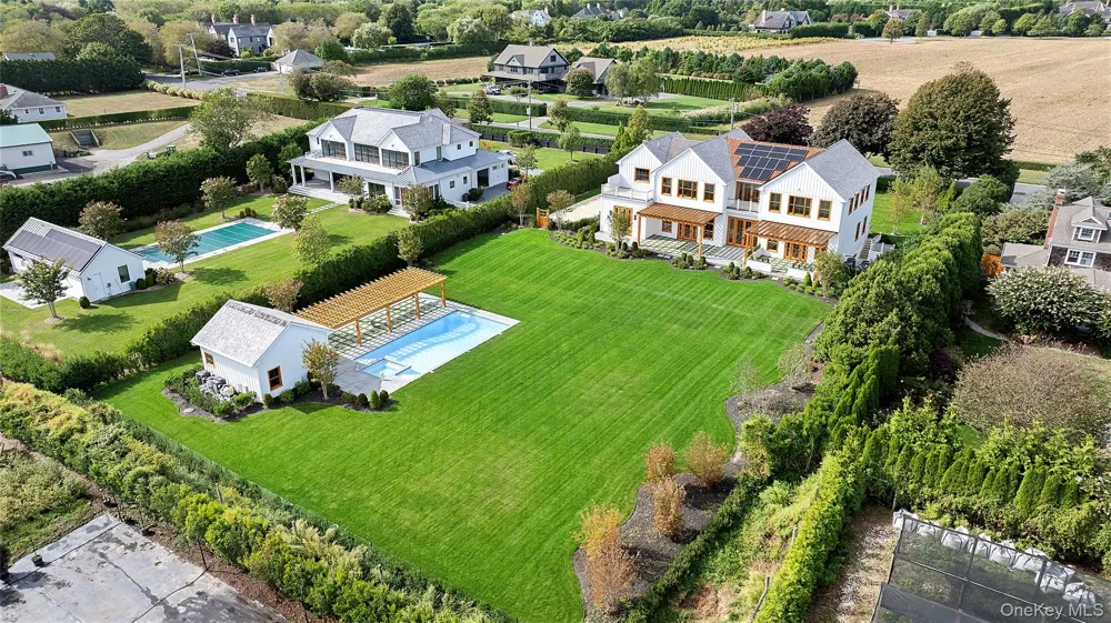522 Wickapogue Road Southampton, NY 11968