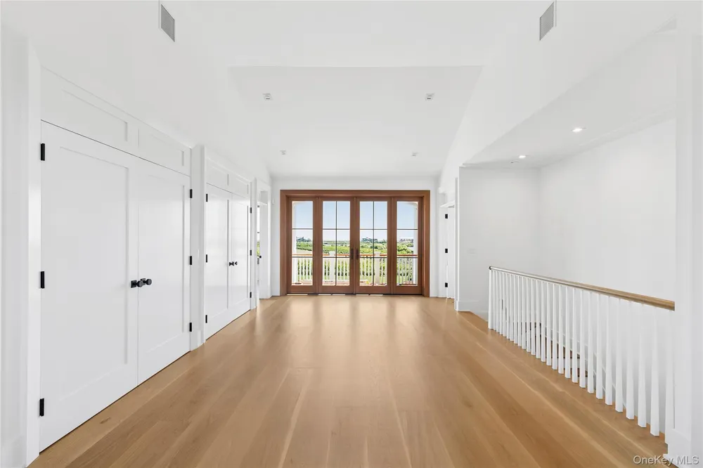 522 Wickapogue Road Southampton, NY 11968