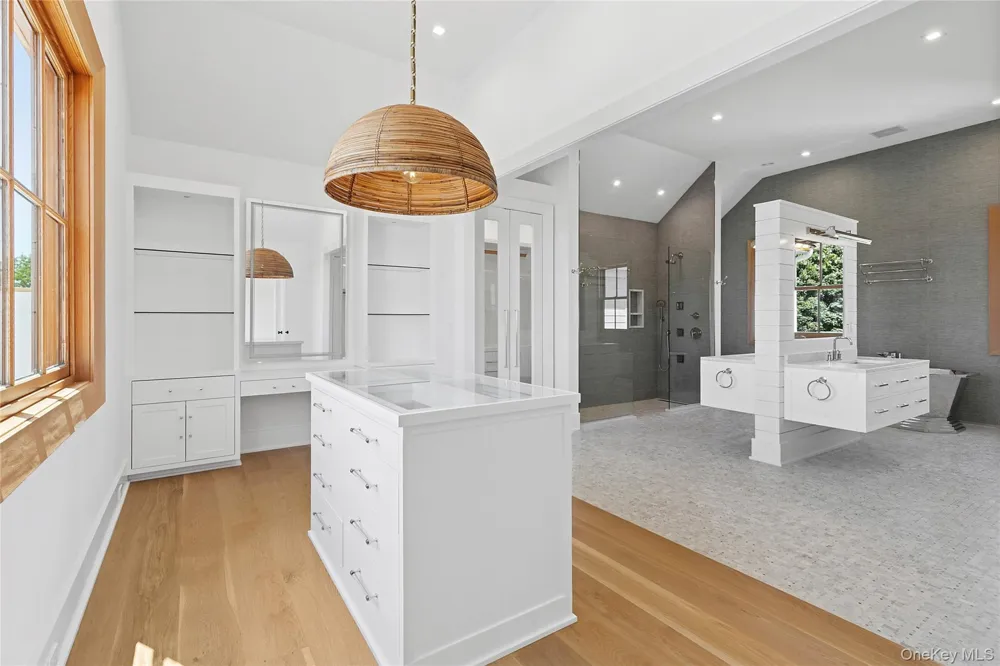 522 Wickapogue Road Southampton, NY 11968