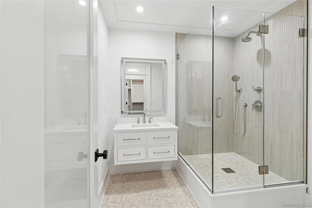 522 Wickapogue Road Southampton, NY 11968