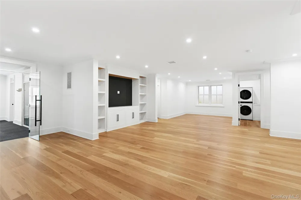 522 Wickapogue Road Southampton, NY 11968