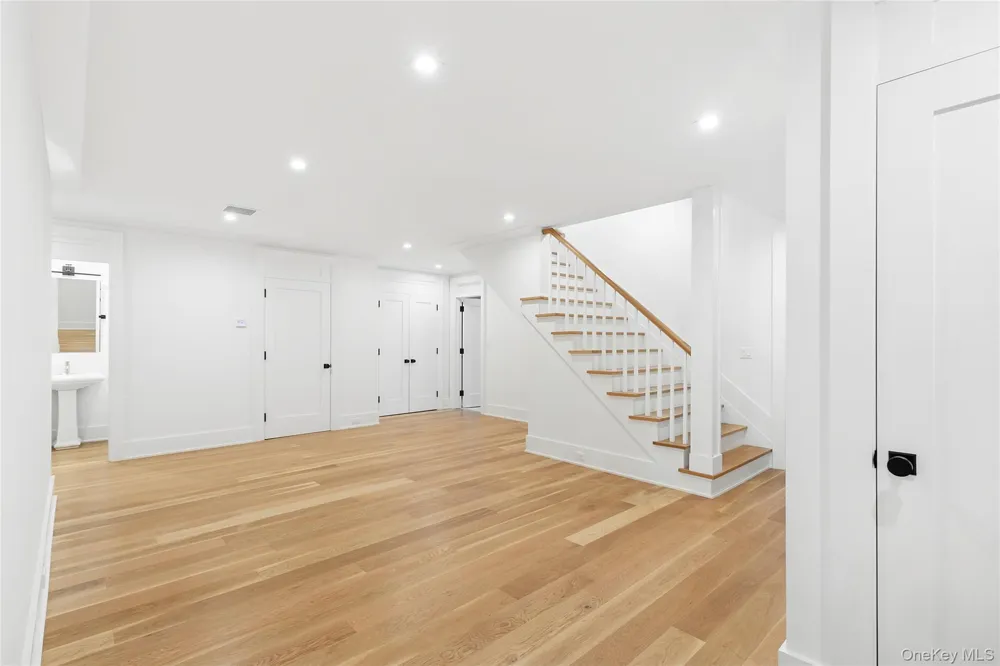 522 Wickapogue Road Southampton, NY 11968