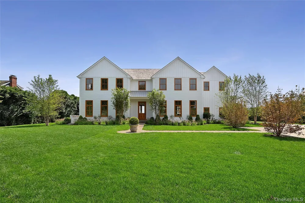 522 Wickapogue Road Southampton, NY 11968