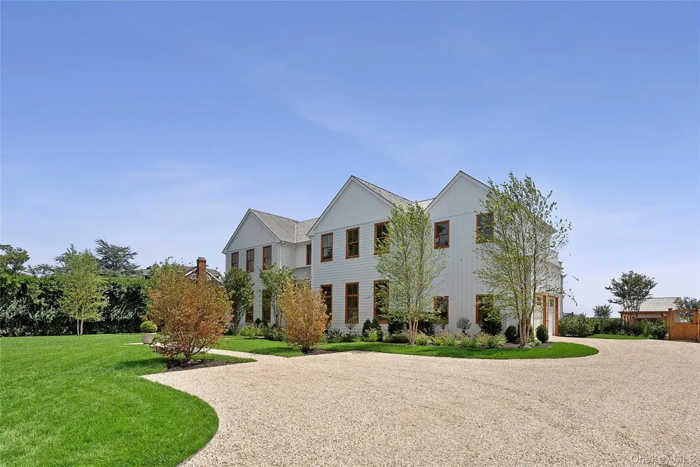 522 Wickapogue Road Southampton, NY 11968
