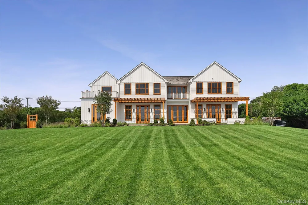 522 Wickapogue Road Southampton, NY 11968