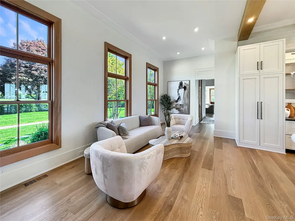 522 Wickapogue Road Southampton, NY 11968