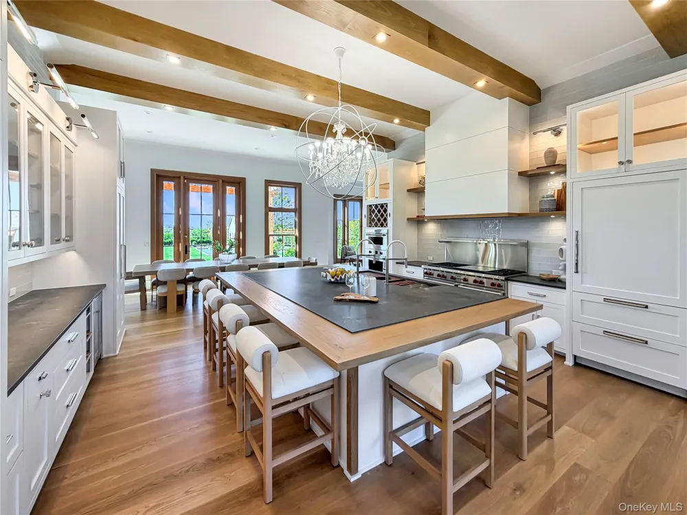522 Wickapogue Road Southampton, NY 11968