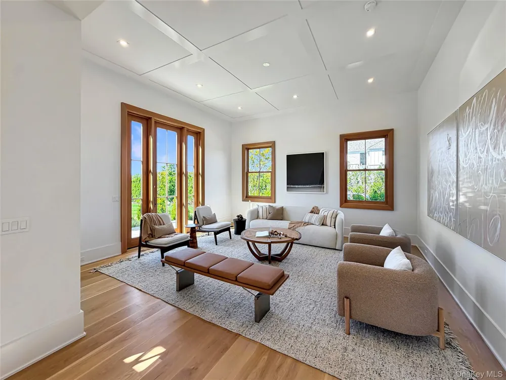 522 Wickapogue Road Southampton, NY 11968