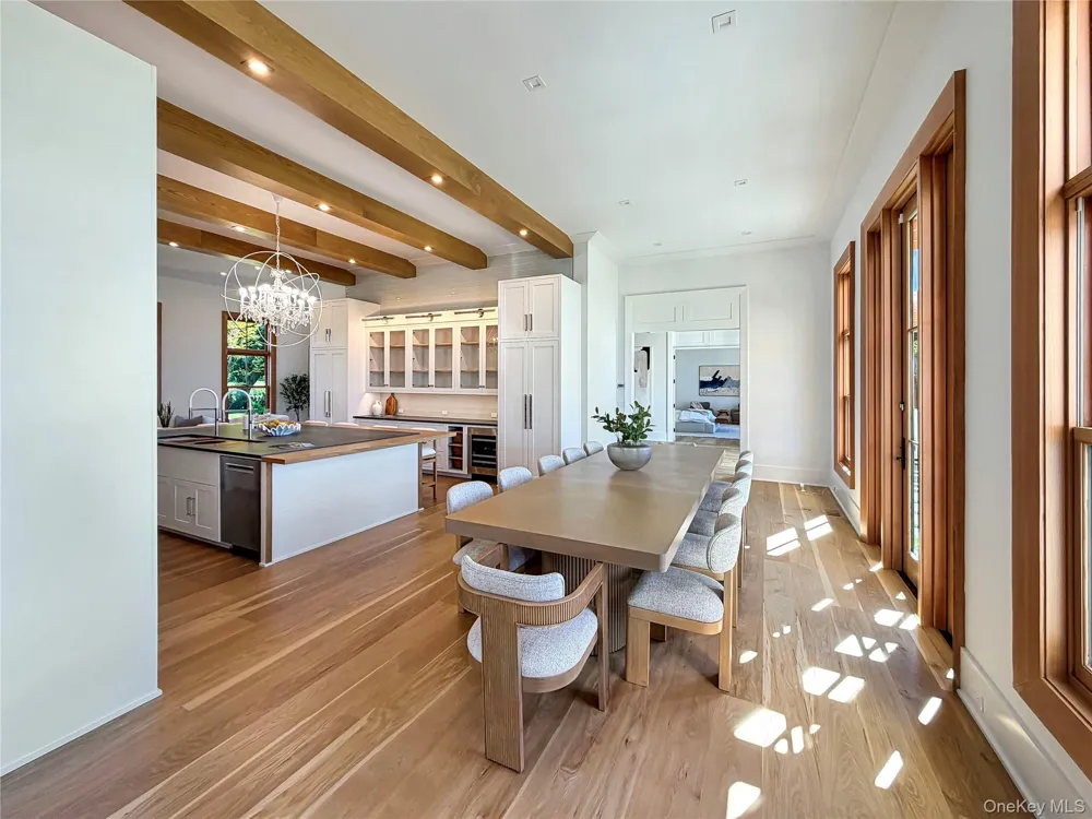 522 Wickapogue Road Southampton, NY 11968
