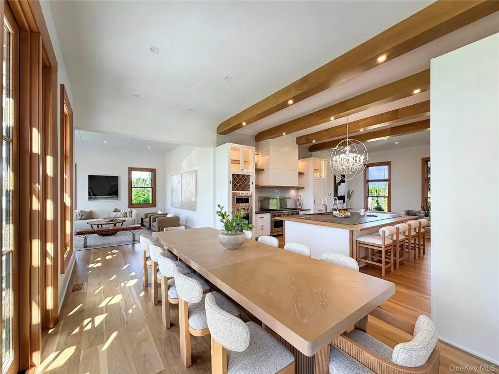 522 Wickapogue Road Southampton, NY 11968
