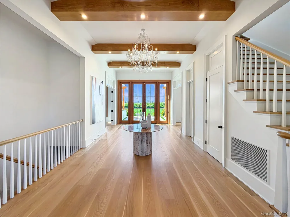 522 Wickapogue Road Southampton, NY 11968