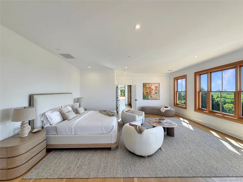 522 Wickapogue Road Southampton, NY 11968