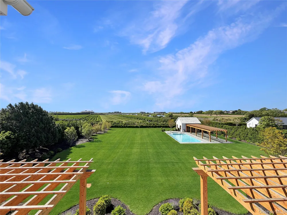 522 Wickapogue Road Southampton, NY 11968