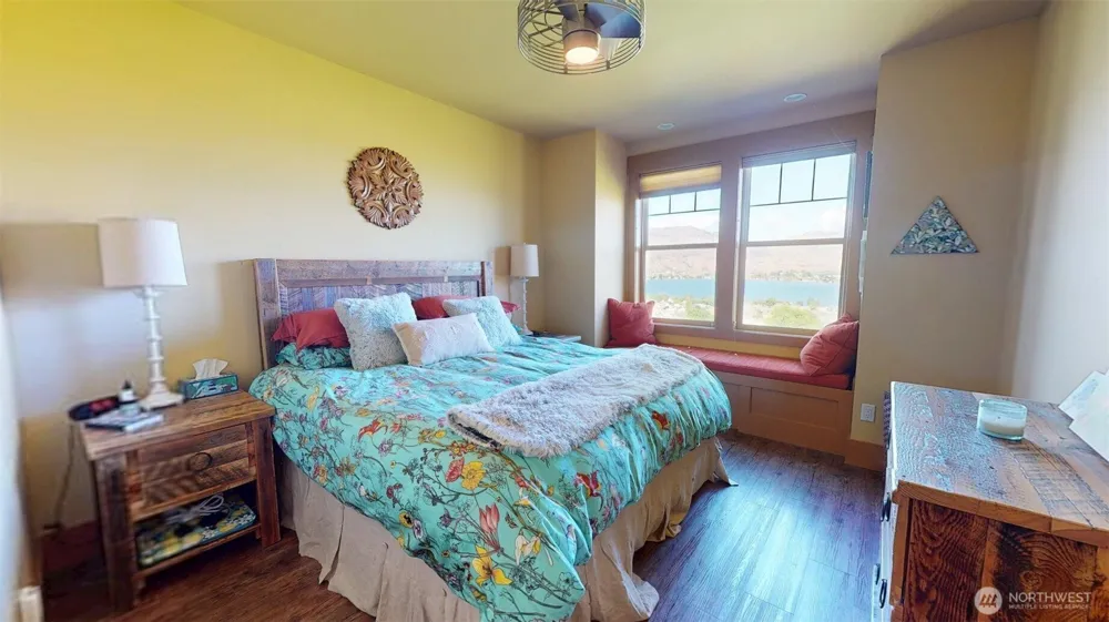 102 Village Way Oroville, WA 98844