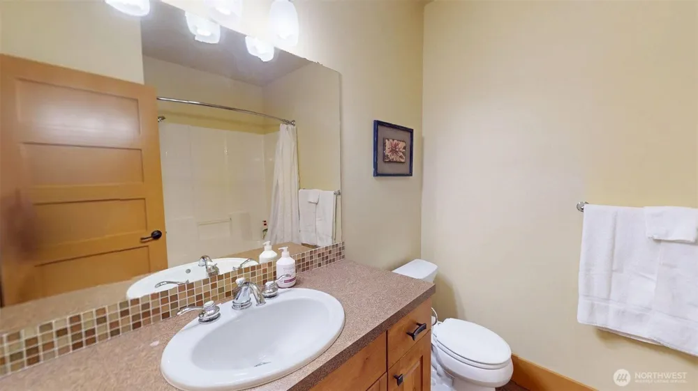 102 Village Way Oroville, WA 98844