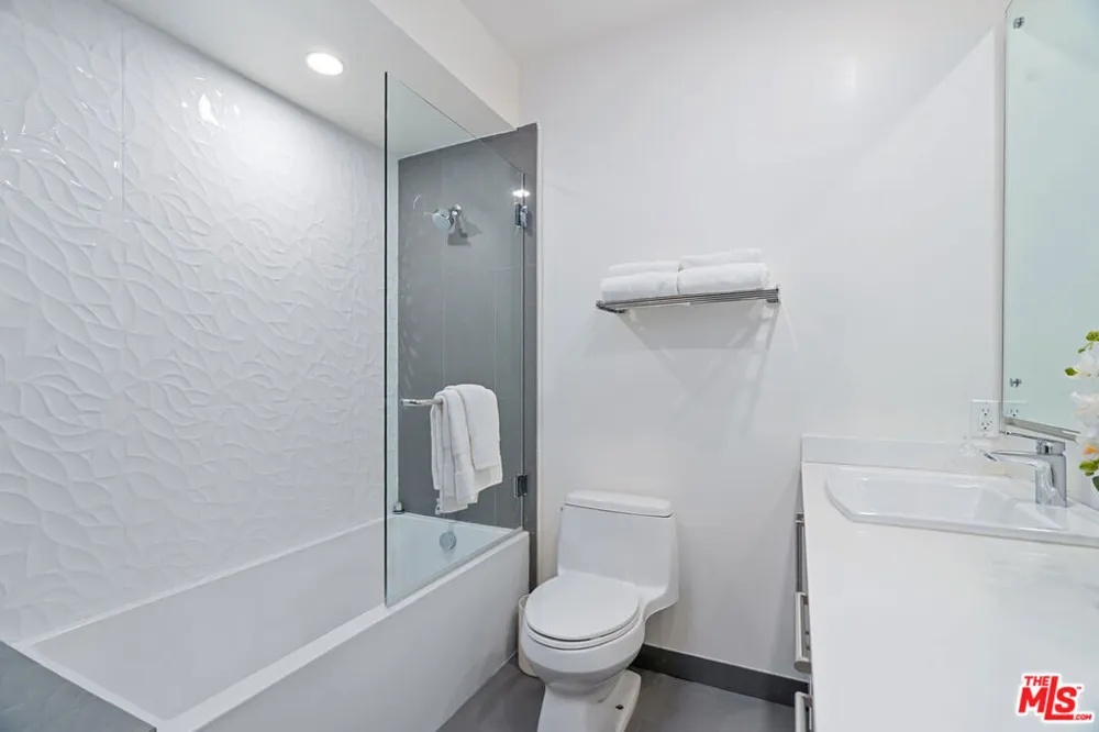 11764 Idaho Avenue #301 Los Angeles, CA 90025